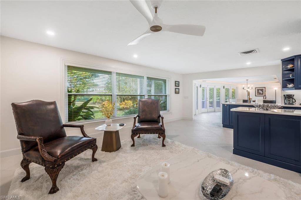 735 Parkview LN-16