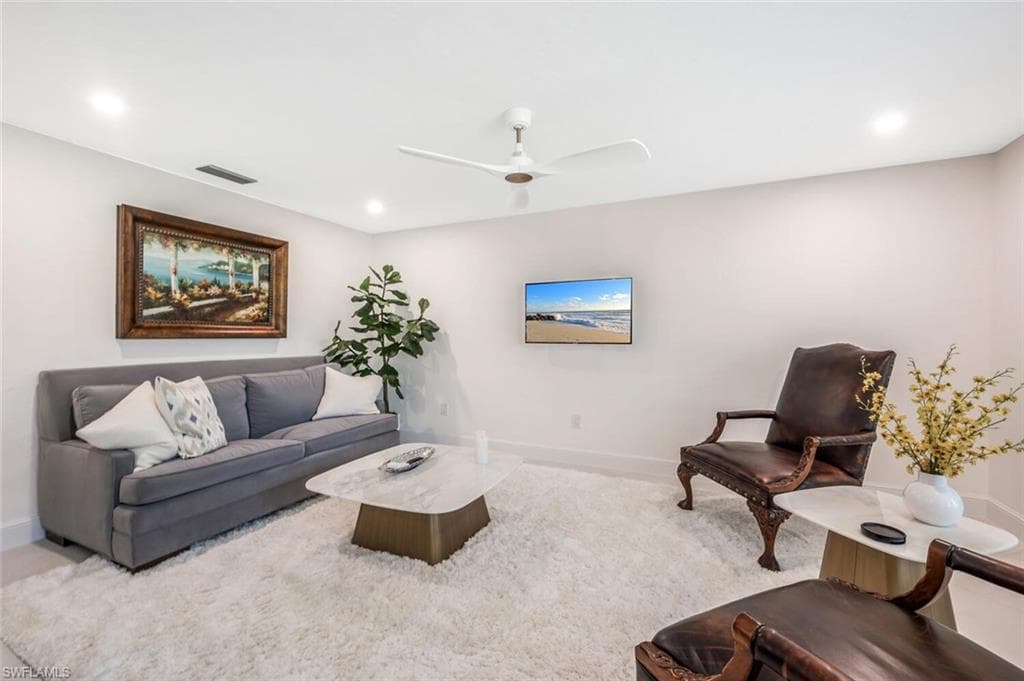 735 Parkview LN-15