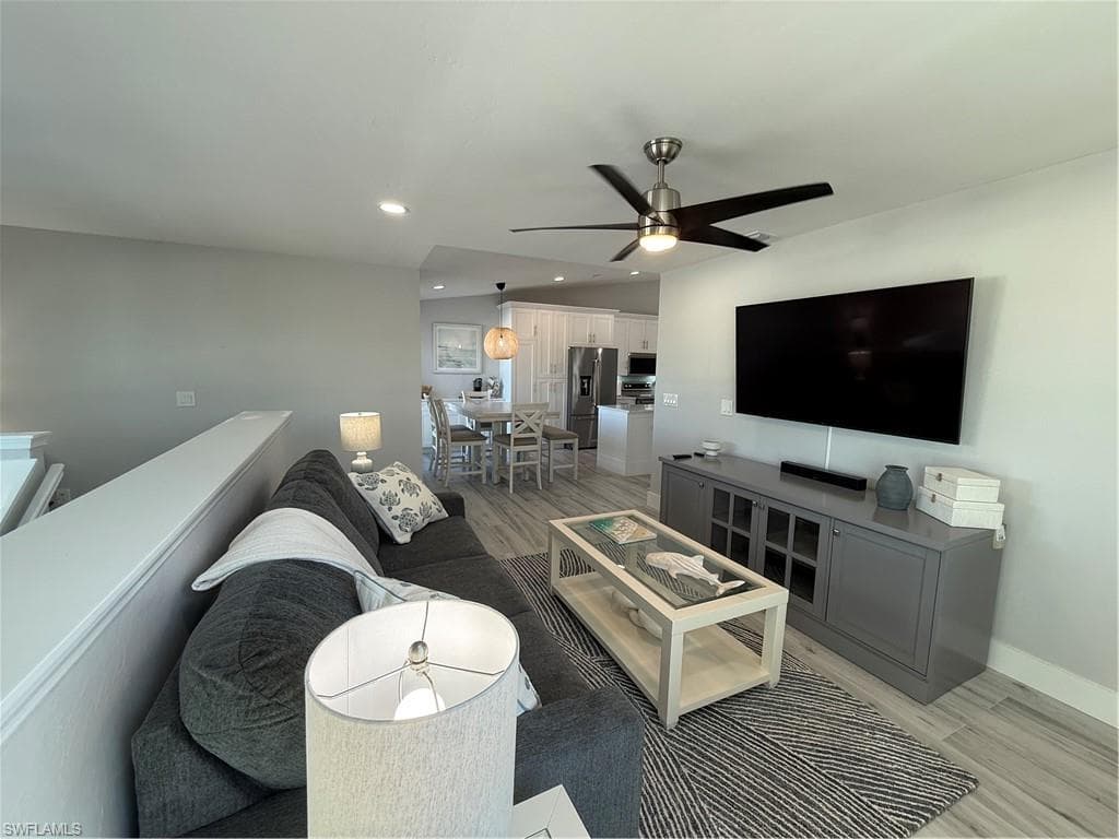 834 Gulf Pavilion DR # 204, NAPLES FL 34108-5