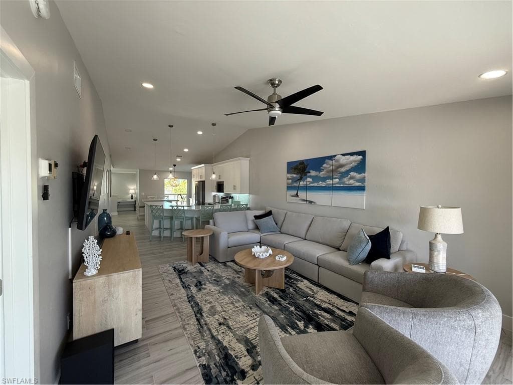 834 Gulf Pavilion DR # 204, NAPLES FL 34108-15