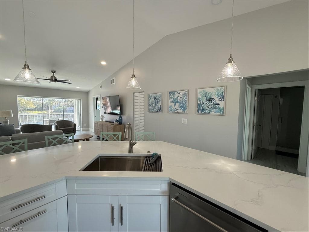 834 Gulf Pavilion DR # 204, NAPLES FL 34108-11