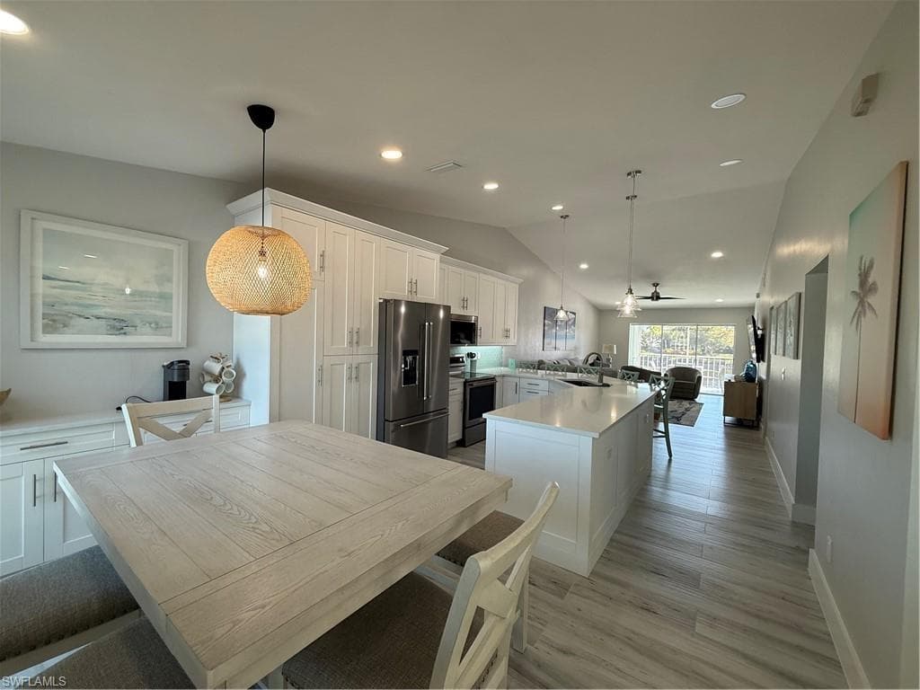 834 Gulf Pavilion DR # 204, NAPLES FL 34108-19