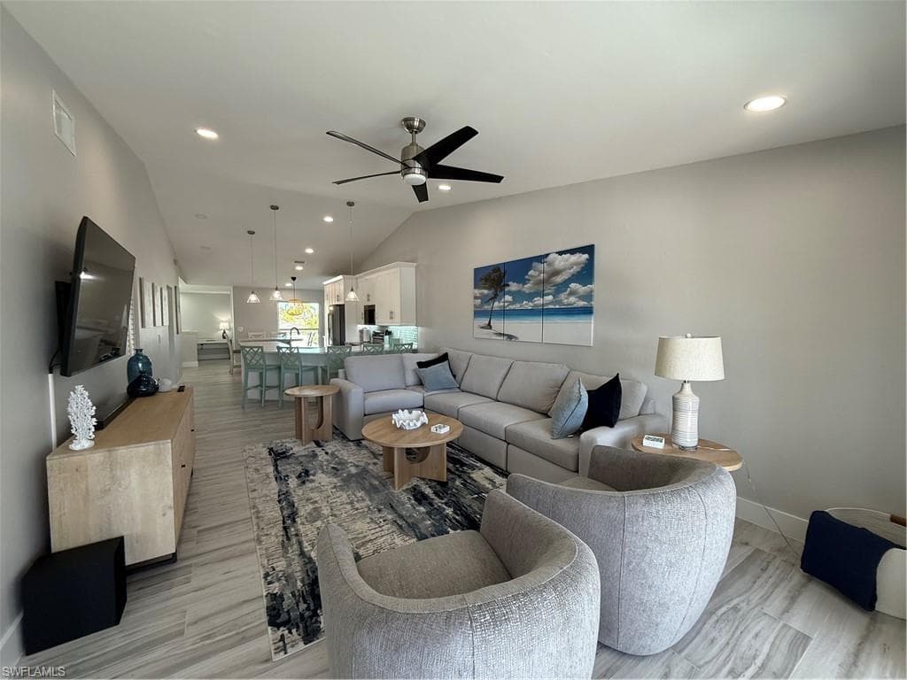 834 Gulf Pavilion DR # 204, NAPLES FL 34108-17