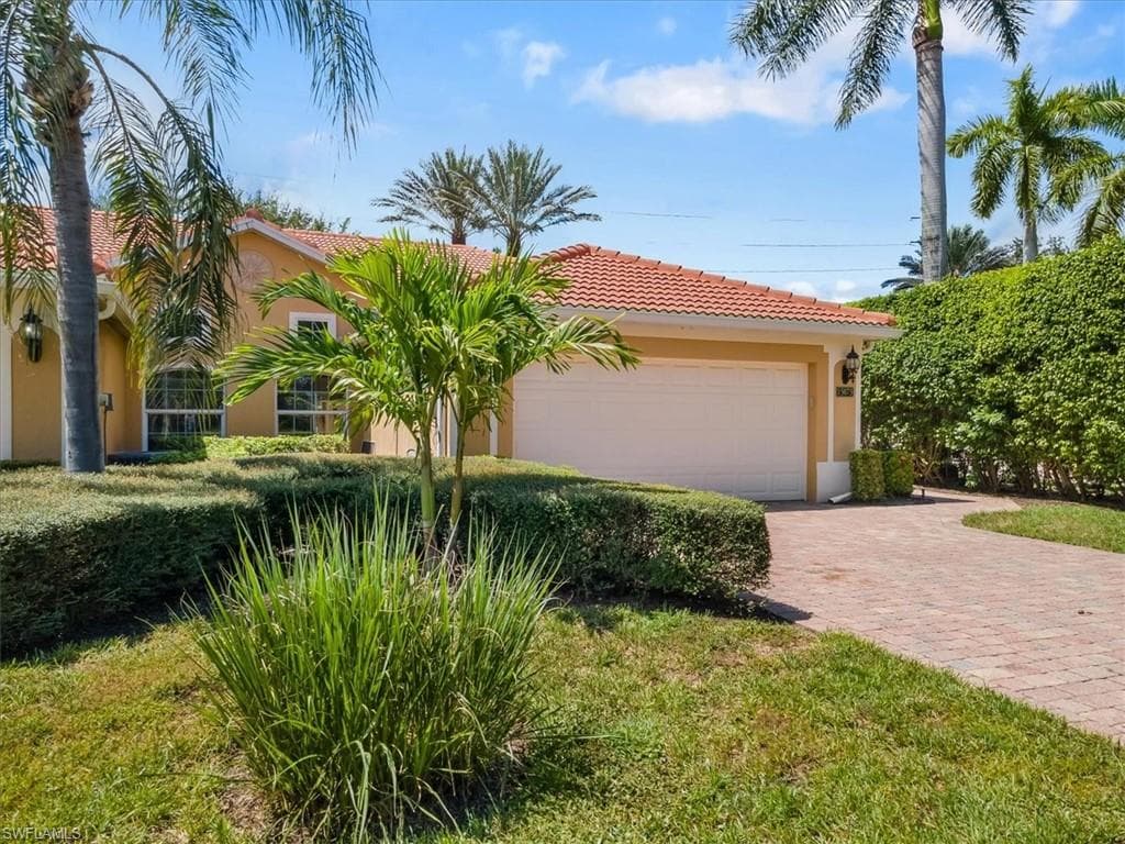 15073 Cortona WAY, NAPLES FL 34120-33
