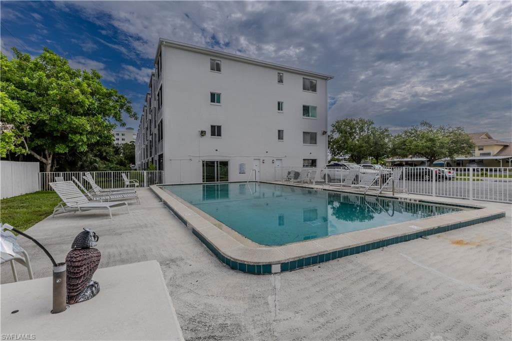 4906 Victoria DR # 313, CAPE CORAL FL 33904-31