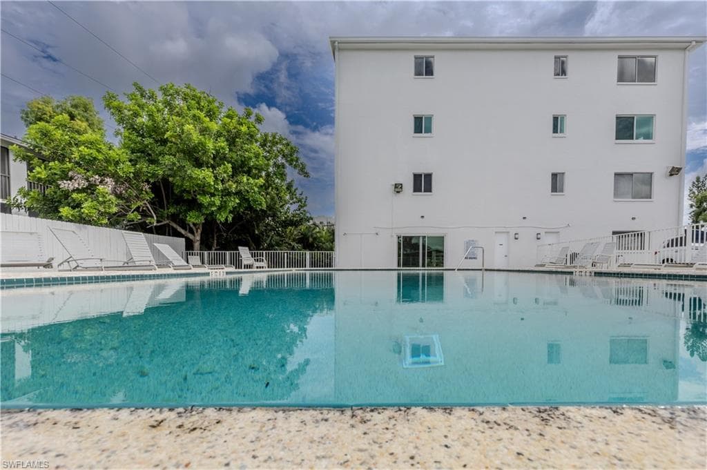 4906 Victoria DR # 313, CAPE CORAL FL 33904-30