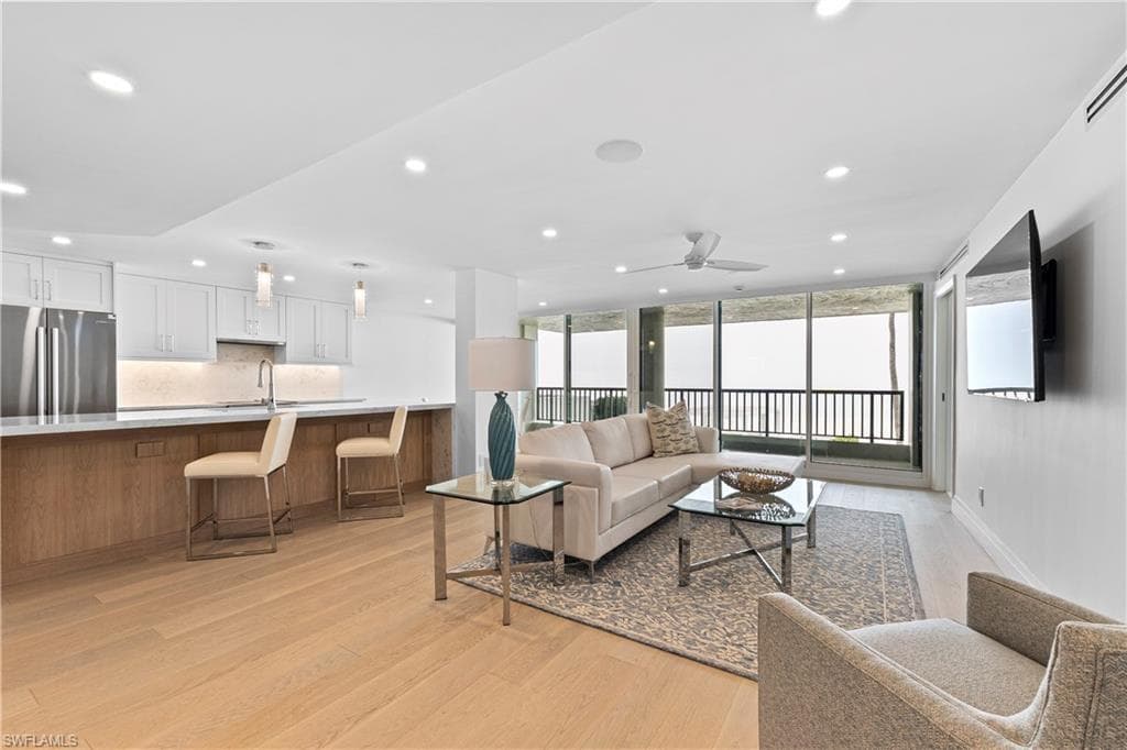 2388 Gulf Shore BLVD N # 204, NAPLES FL 34103-6