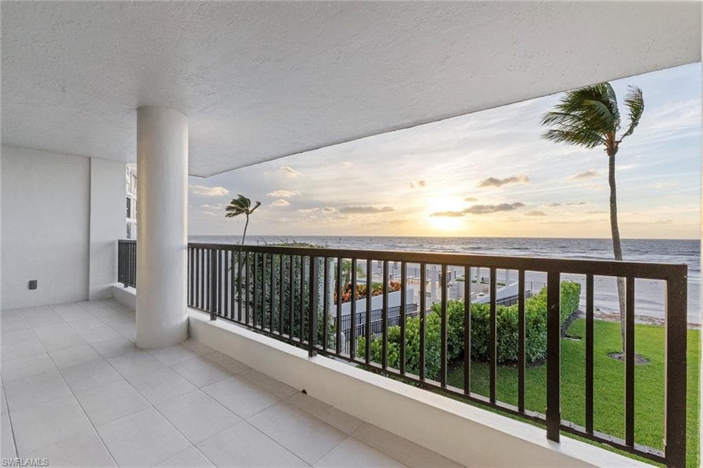 2388 Gulf Shore BLVD N # 204, NAPLES FL 34103-2