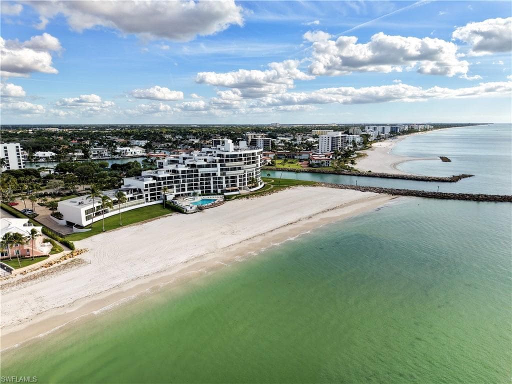 2388 Gulf Shore BLVD N # 204, NAPLES FL 34103-31