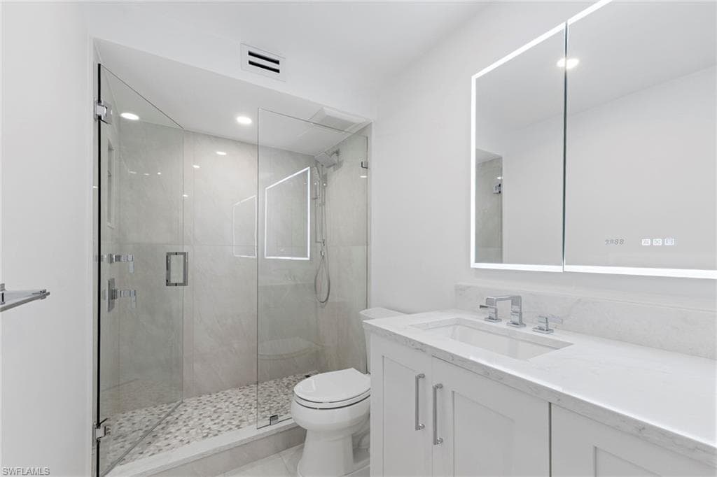 2388 Gulf Shore BLVD N # 204, NAPLES FL 34103-27