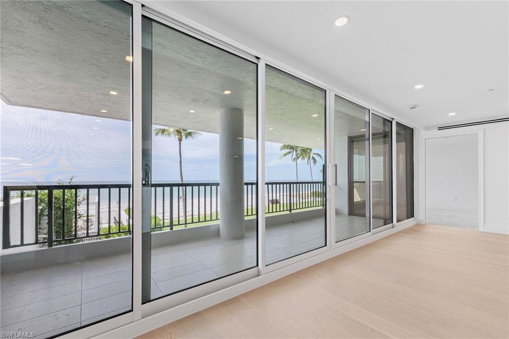 2388 Gulf Shore BLVD N # 204, NAPLES FL 34103-4