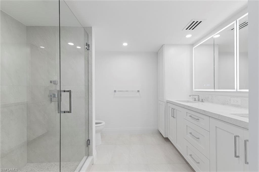 2388 Gulf Shore BLVD N # 204, NAPLES FL 34103-19
