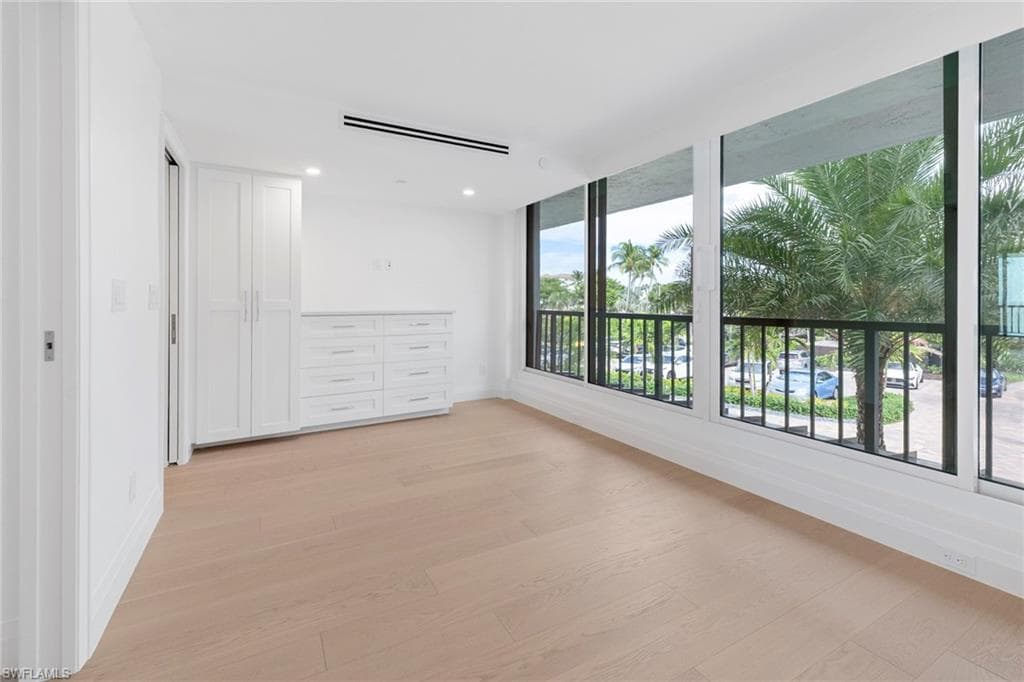 2388 Gulf Shore BLVD N # 204, NAPLES FL 34103-23