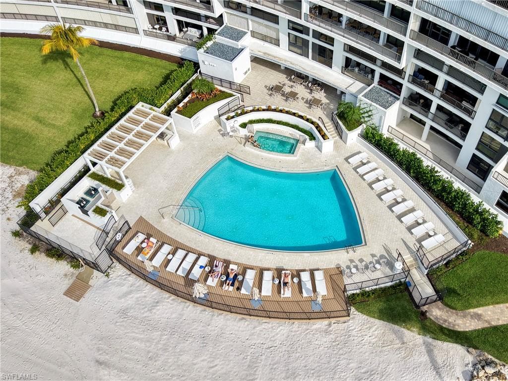 2388 Gulf Shore BLVD N # 204, NAPLES FL 34103-29