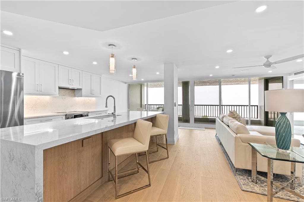2388 Gulf Shore BLVD N # 204, NAPLES FL 34103-9