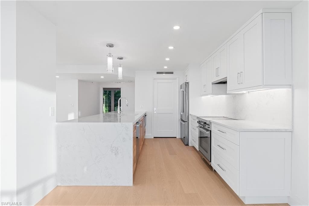 2388 Gulf Shore BLVD N # 204, NAPLES FL 34103-13