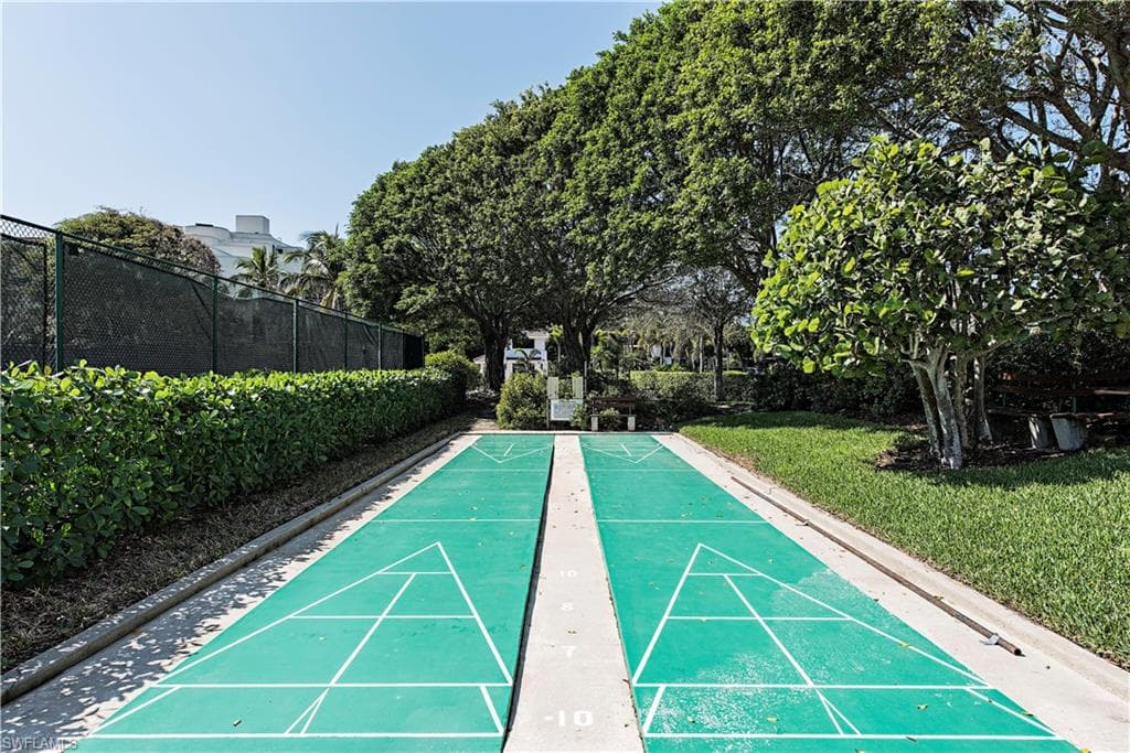2388 Gulf Shore BLVD N # 204, NAPLES FL 34103-36