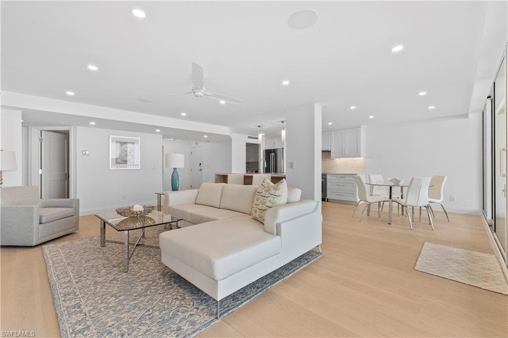 2388 Gulf Shore BLVD N # 204, NAPLES FL 34103-10