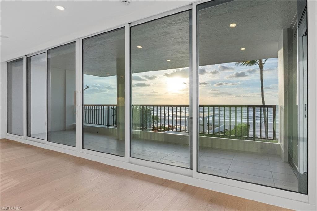 2388 Gulf Shore BLVD N # 204, NAPLES FL 34103-3