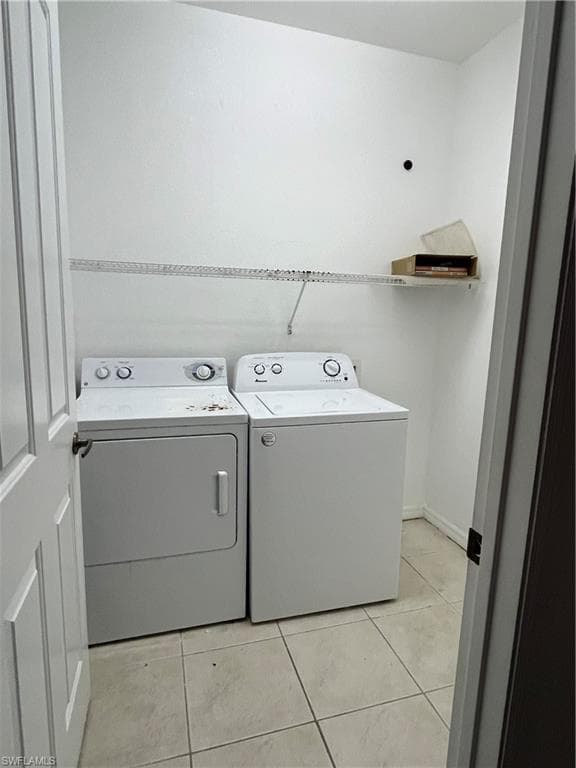 1400 Mariposa CIR # 103, NAPLES FL 34105-16