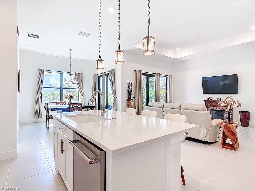 4250 Annapolis AVE-9