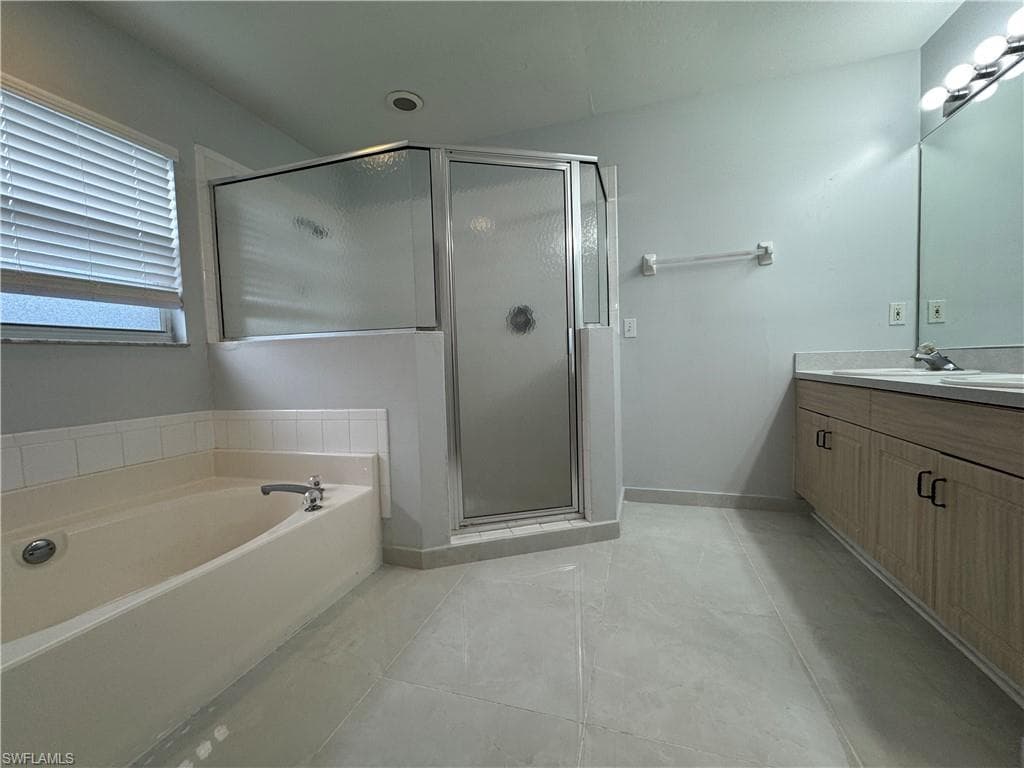 4649 Santiago LN, BONITA SPRINGS FL 34134-14