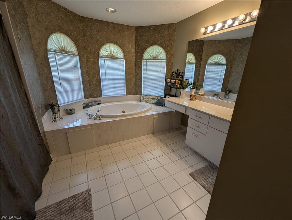 9248 Cypress DR N, FORT MYERS FL 33967-8