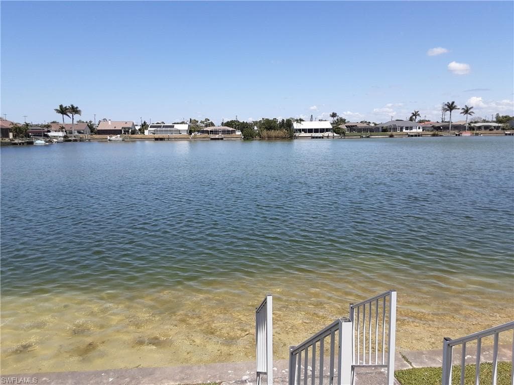 850 SE 1st TER, CAPE CORAL FL 33990-1