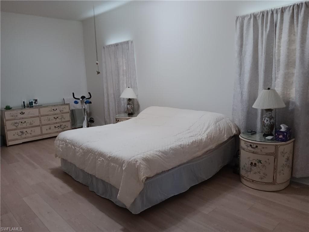 850 SE 1st TER, CAPE CORAL FL 33990-5