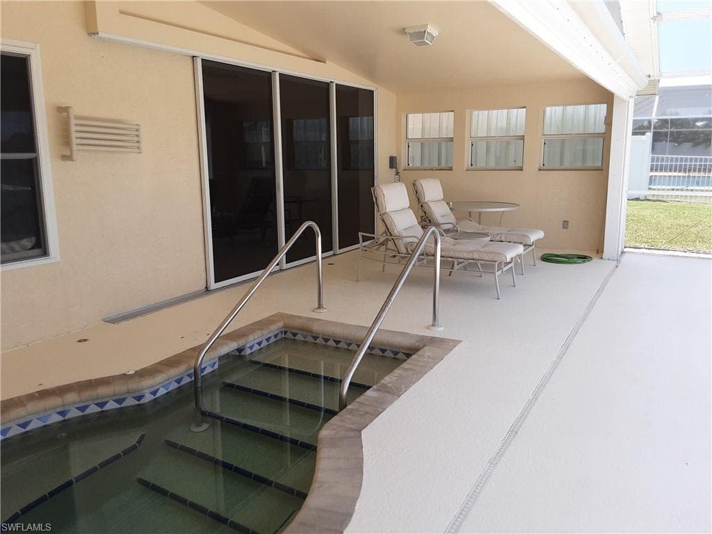 850 SE 1st TER, CAPE CORAL FL 33990-4