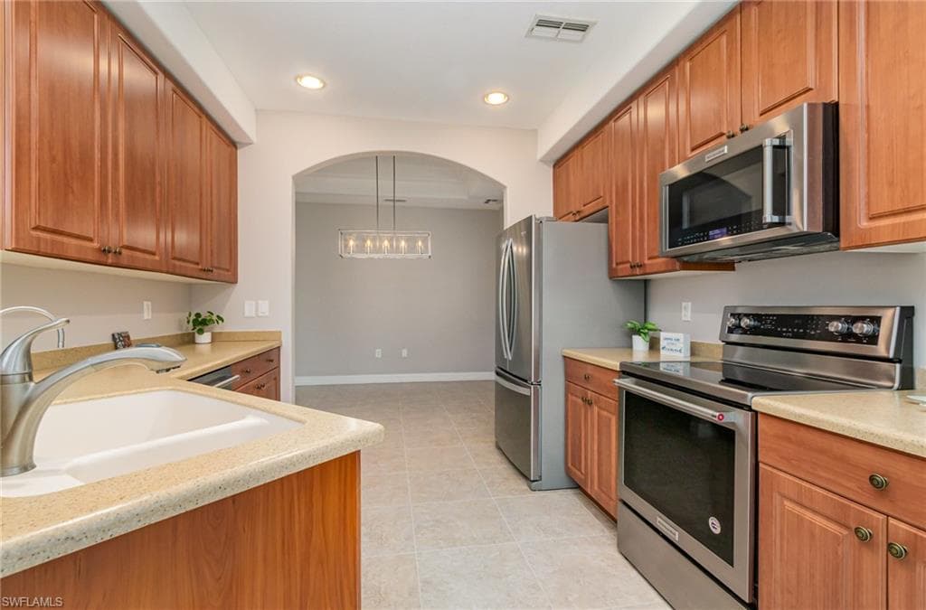 6071 Jonathans Bay CIR # 101, FORT MYERS FL 33908-11