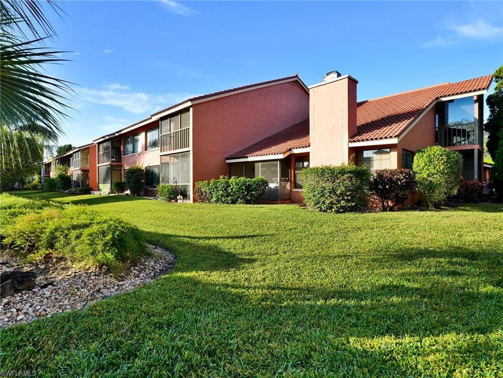 114 Cypress WAY E # D4, NAPLES FL 34110-26