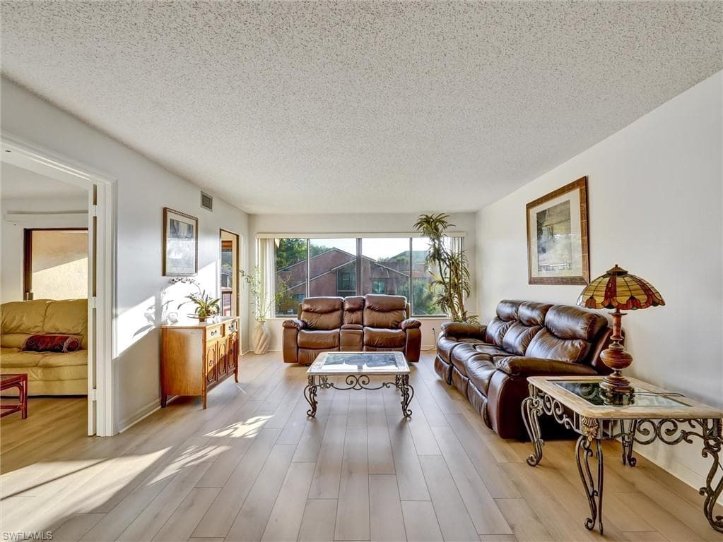 114 Cypress WAY E # D4, NAPLES FL 34110-5