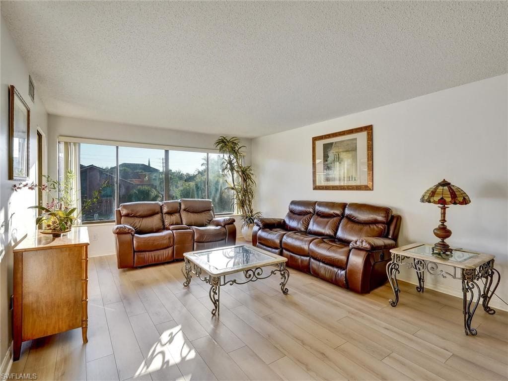 114 Cypress WAY E # D4, NAPLES FL 34110-4