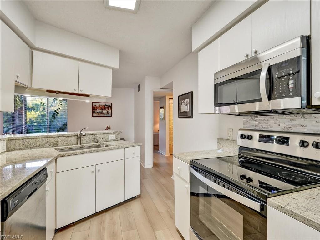 114 Cypress WAY E # D4, NAPLES FL 34110-8