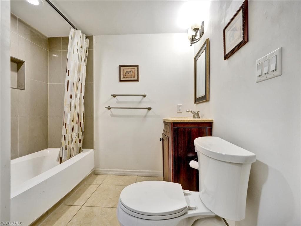 114 Cypress WAY E # D4, NAPLES FL 34110-14