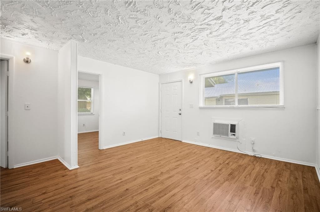 3215 Jeffcott ST, FORT MYERS FL 33916-2