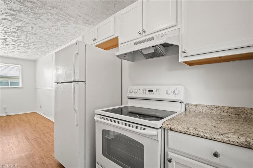 3215 Jeffcott ST, FORT MYERS FL 33916-4