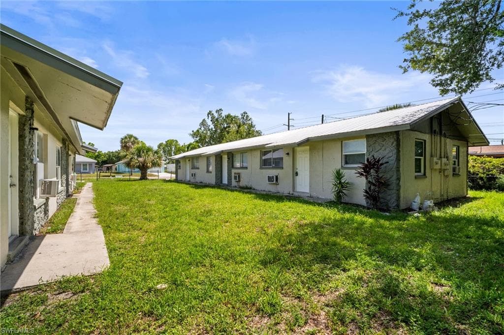 3215 Jeffcott ST, FORT MYERS FL 33916-32