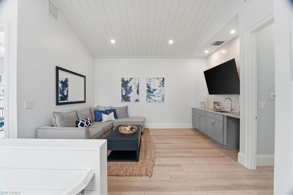 5130 Alpha CT, NAPLES FL 34105-33