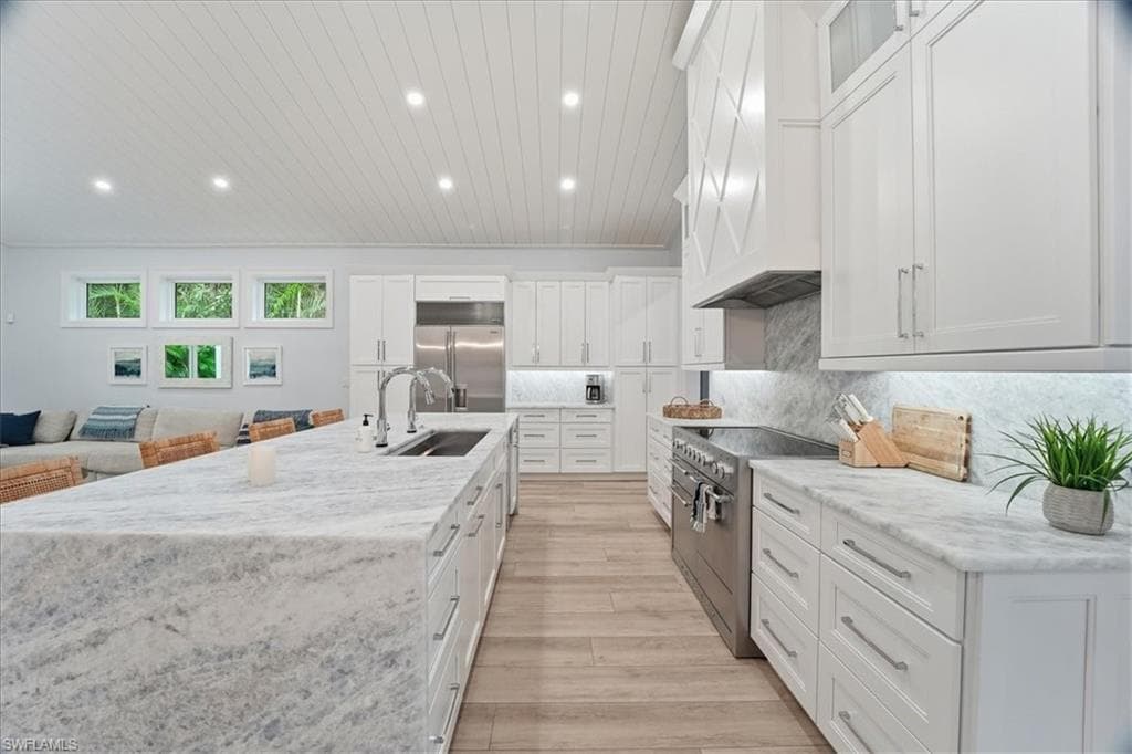 5130 Alpha CT, NAPLES FL 34105-7