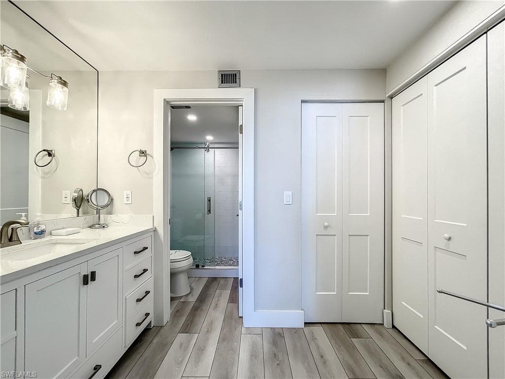 380 Seaview CT # 11709, MARCO ISLAND FL 34145-22