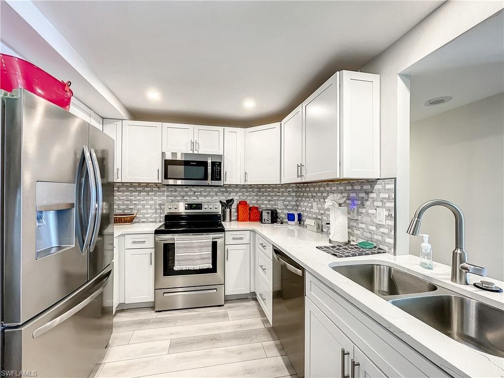 380 Seaview CT # 11709, MARCO ISLAND FL 34145-5