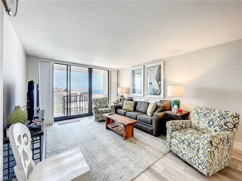 380 Seaview CT # 11709, MARCO ISLAND FL 34145-11