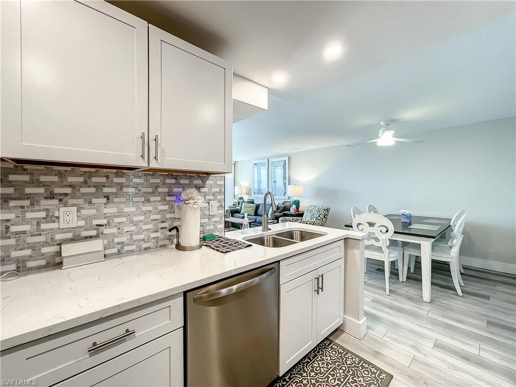 380 Seaview CT # 11709, MARCO ISLAND FL 34145-6