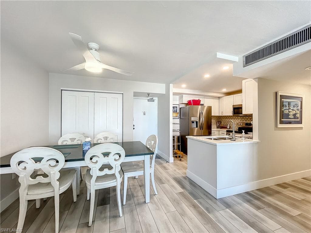 380 Seaview CT # 11709, MARCO ISLAND FL 34145-8