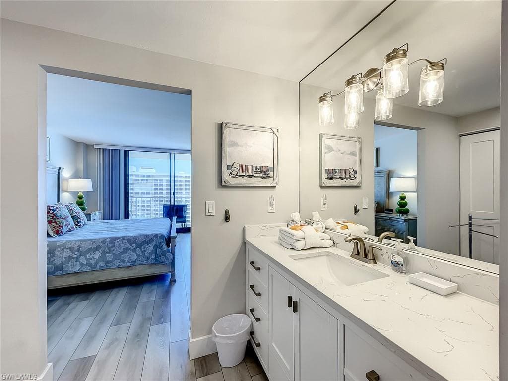 380 Seaview CT # 11709, MARCO ISLAND FL 34145-24