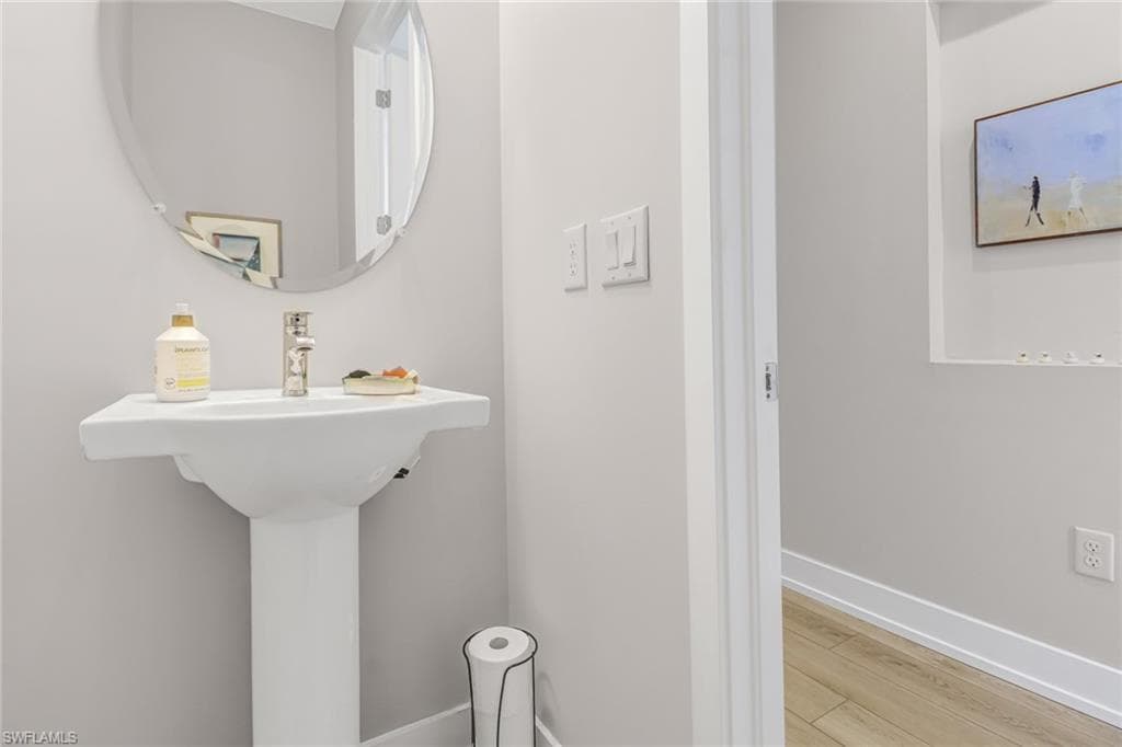 13082 Pembroke DR, NAPLES FL 34105-12