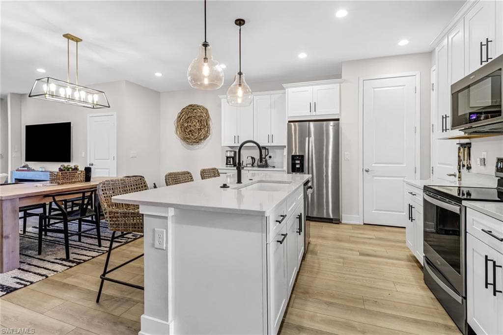 13082 Pembroke DR, NAPLES FL 34105-6