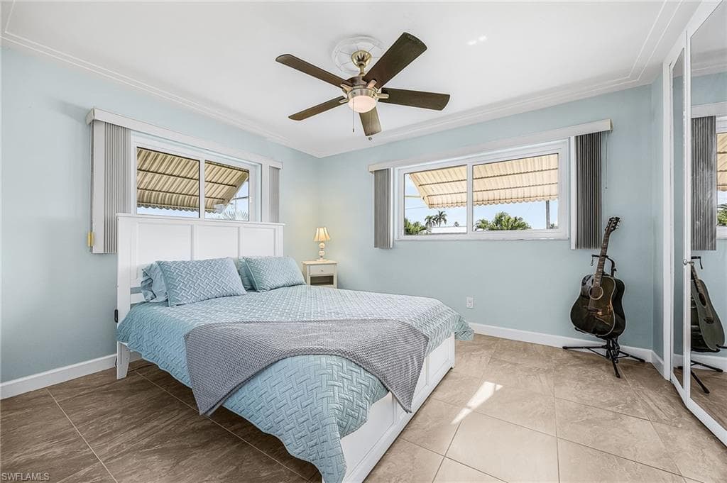 425 Pinecrest CT, CAPE CORAL FL 33904-22